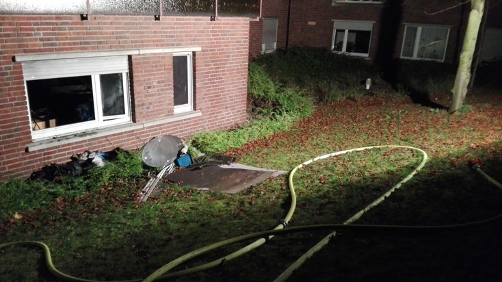 FW-GE: Brand in einer Souterrainwohnung Altenheim Trinenkamp