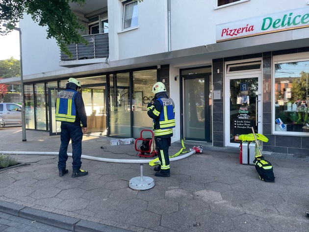 FW Dinslaken: Kellerbrand am Bahnhofsplatz