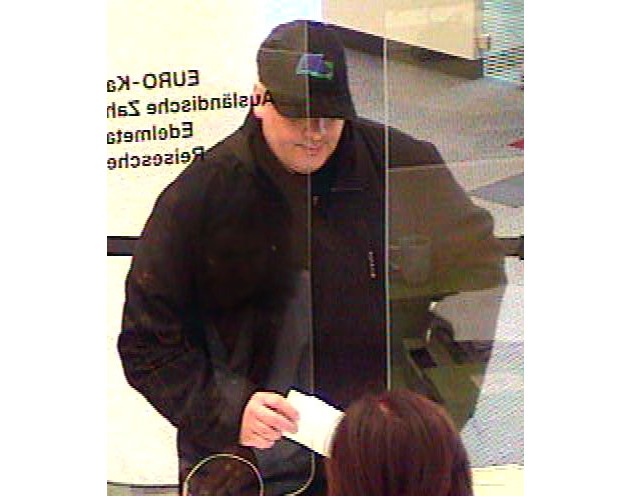 POL-D: Bankraub in Stadtmitte -  Polizei fahndet mit Fotos aus der Überwachungskamera
Ihre Veröffentlichungen von heute, 22. November 2007