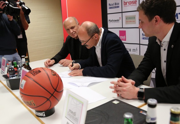 medi macht weiter Basketball: medi verlängert Engagement bei medi bayreuth
