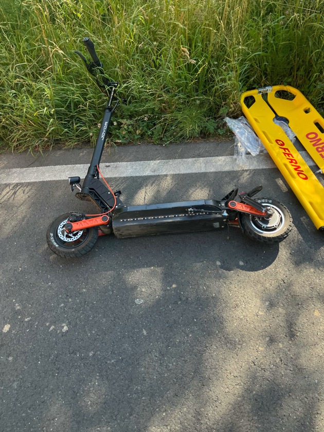 POL-RBK: Overath - E-Scooter kollidiert mit Pkw - Zwei Personen verletzt
