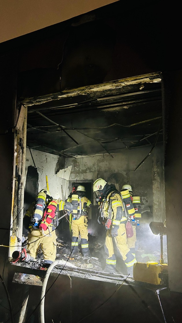 FW-HAAN: Grundschule Bollenberg: Brand zerst&ouml;rt Teile des Verwaltungsbereichs