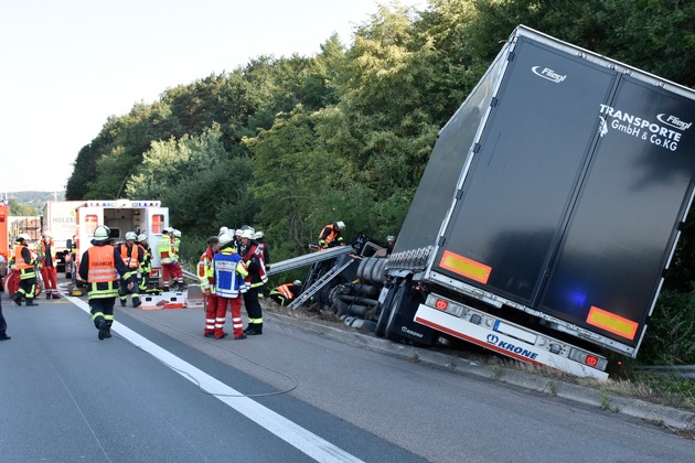 FW-DO: Verkehrsunfall auf der BAB 45 - LKW kam von der Fahrbahn ab