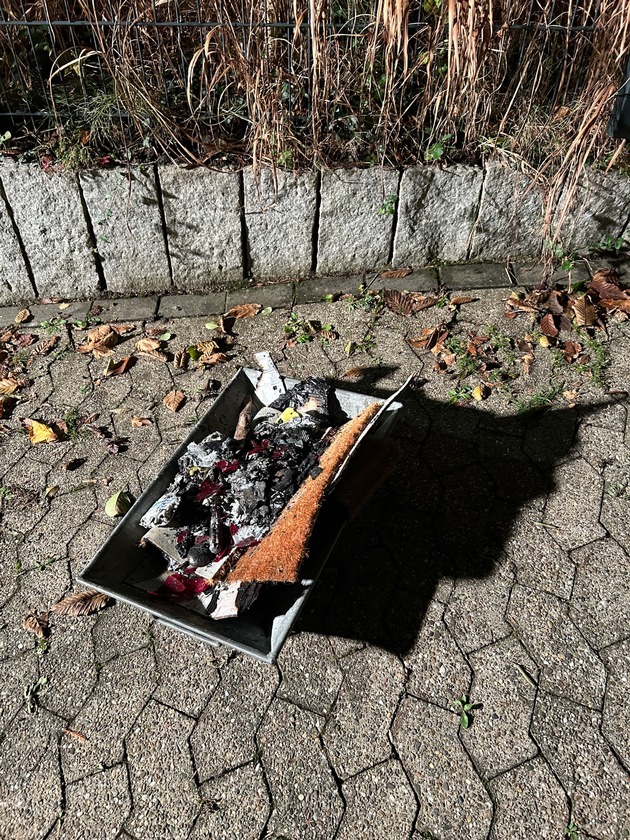 FW Ratingen: Wohnungsbrand in Souterrain Wohnung in Breitscheid