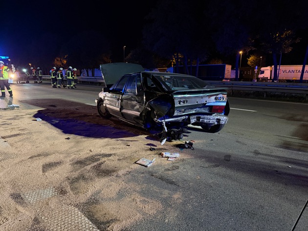 FW-ROW: Großes Trümmerfeld nach Auffahrunfall auf der A1