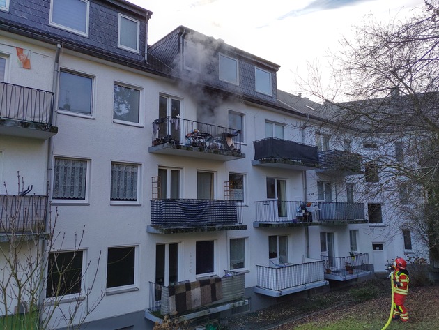 FW-Heiligenhaus: Brennender Kühlschrank auf Balkon (Meldung 01/2021)