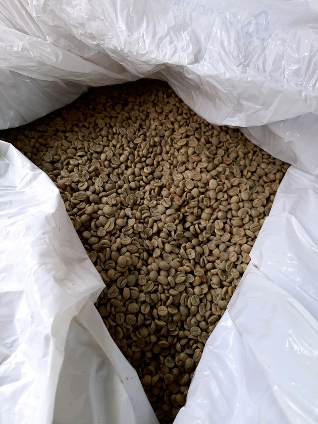 HZA-SI: Espresso, Macchiato oder doch Cappuccino?/ZOLL findet 72,5 Kilogramm Kaffeebohnen im Kofferraum