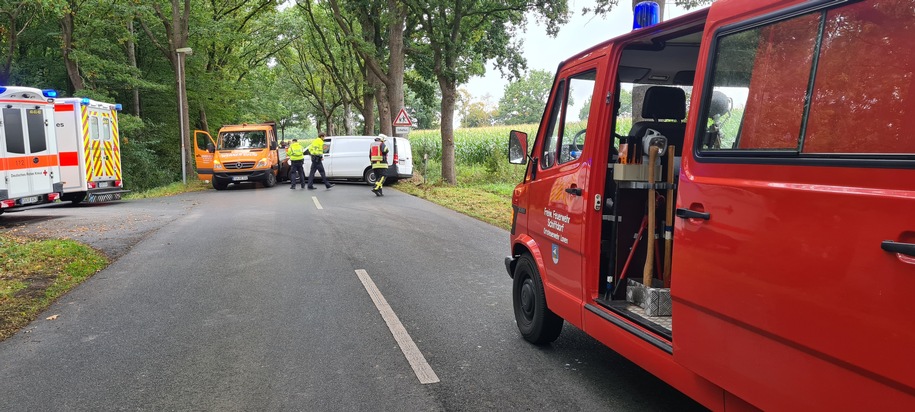 FFW Schiffdorf: Verkehrsunfall Lavener Straße: Drei beteiligte Fahrzeuge