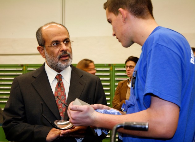 Bildungsminister des Oman zu Gast bei Ford