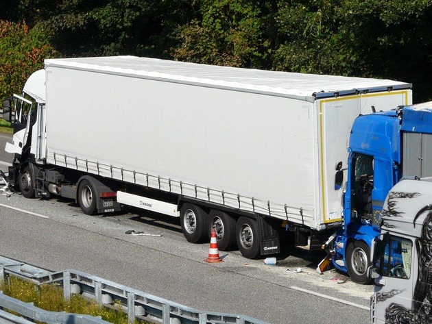 POL-WL: Stelle-Ashausen - Schwiegereltern mit Messer verletzt ++ Hittfeld - Auffahrunfall auf der A 1 löst Stau aus ++ Winsen/L. - Radfahrerin angefahren ++ und weitere Meldungen