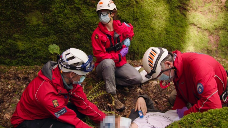 Ford-Werke GmbH: Bergrettung im Nationalpark: Neue Folge der "Lifesavers"-Videoreihe von Ford zeigt den Einsatz einer britischen Ärztin