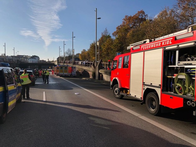 FW-Kiel: Unruhiger Vormittag bei der Feuerwehr Kiel