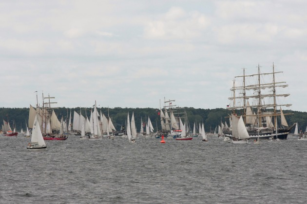 &quot;Kieler Woche 2011&quot;: Internationale Schiffe und Marinesoldaten zu Gast im Marinestützpunkt (mit Bild)