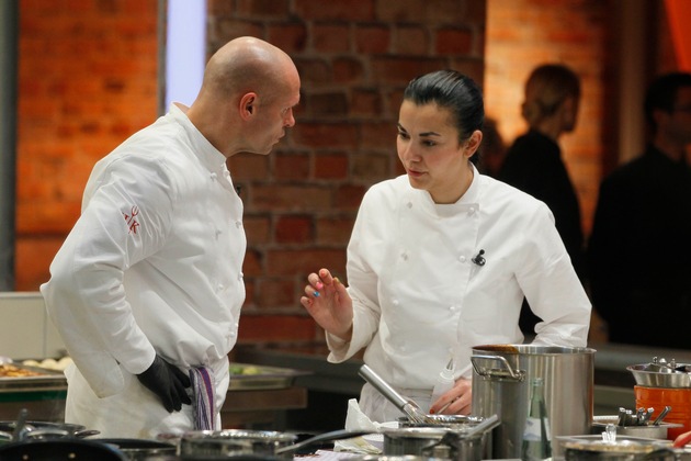 &quot;Der ist psycho!&quot; Tag eins in &quot;Hell&#039;s Kitchen&quot; und schon gibt&#039;s  den ersten Stress zwischen den Promis (FOTO)