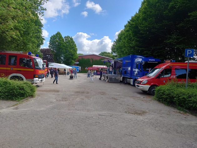 FFW Schiffdorf: Actionreicher Tag in Sellstedt - Brandschutzmobil, Feuerwehr und weitere Hilfsorganisationen