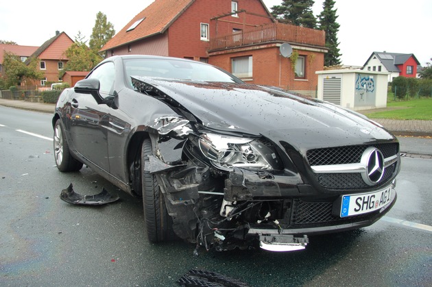 POL-STH: Unfall unter Alkholeinfluß, hoher Sachschaden