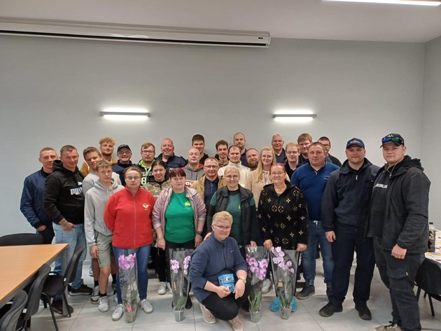 FW Lehrte: Feuer der Freundschaft neu entfacht - Delegation der Stadtfeuerwehr Lehrte besucht die Feuerwehr im polnischen Trzcianka zum 80 jährigen Jubiläum