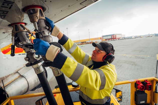 PM: DHL Express und Phillips 66 treiben die Nutzung nachhaltiger Flugkraftstoffe in den USA durch mehrjährige Vereinbarung voran / PR: DHL Express and Phillips 66 advance Sustainable Aviation Fuel usage in the U.S. through multi-year agreement