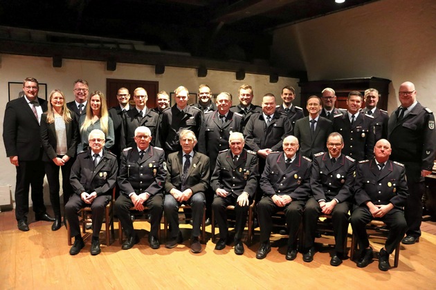 FFW Schiffdorf: Ehrungen und Beförderungen beim Jahreskameradschaftsabend der Gemeindefeuerwehr Schiffdorf