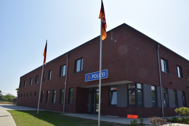 POL-WL: Tag der offenen Tür beim Polizeikommissariat Seevetal / Offizielle Einweihung durch den Landespolizeipräsidenten
