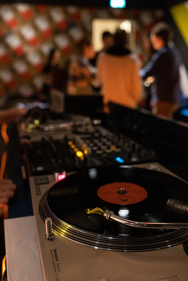 Sexy Tiere, Klugscheisser und Clubbing im Museum