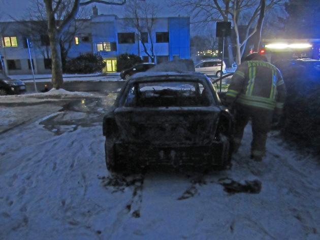 POL-ME: Technischer Defekt - Fahrzeug brannte aus! - Ratingen - 2102054