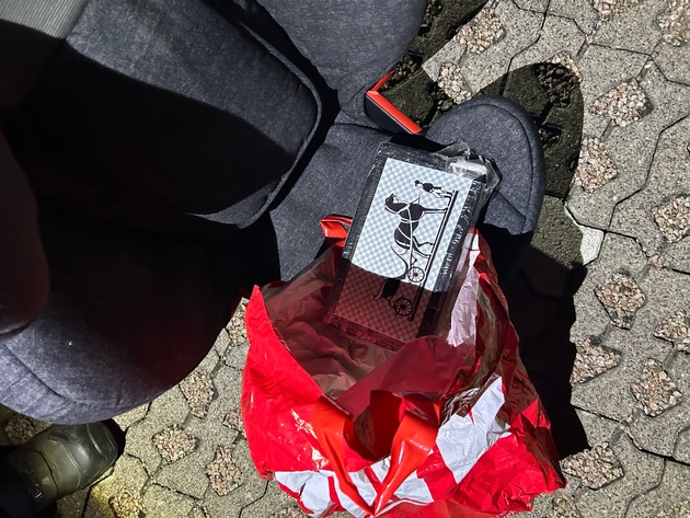 HZA-KI: Kokain im Kindersitz versteckt - Zoll stellt mehr als ein Kilogramm Kokain auf der A7 sicher