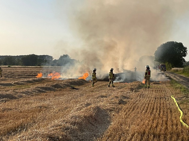 FW Xanten: Erneuter Brand eines Feldes