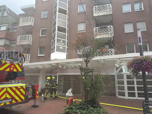 FW-GE: Brand in Wohn- und Geschäftshaus in Gelsenkirchen-Buer