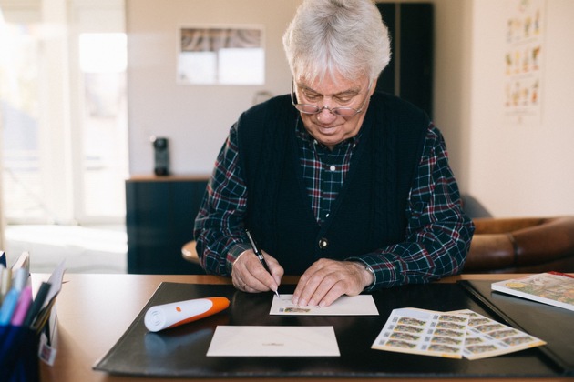 PM: Deutschlands erste klingende Weihnachtsbriefmarke