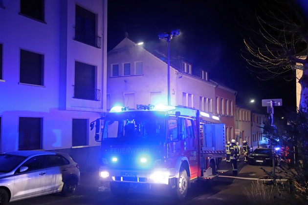 FW LK Neunkirchen: Feuerwehr hat Brand in leerstehendem Haus schnell unter Kontrolle