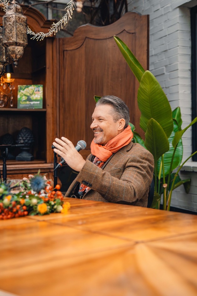 Vor dem RTL-Dschungel in Cuxhaven: Hardy Krüger jr. im NATURESPONSE®-Podcast