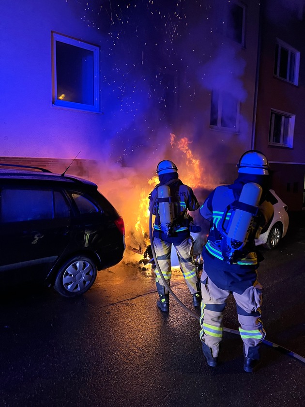 FW-E: Morgendliche Brandserie beschäftigt die Feuerwehr Essen