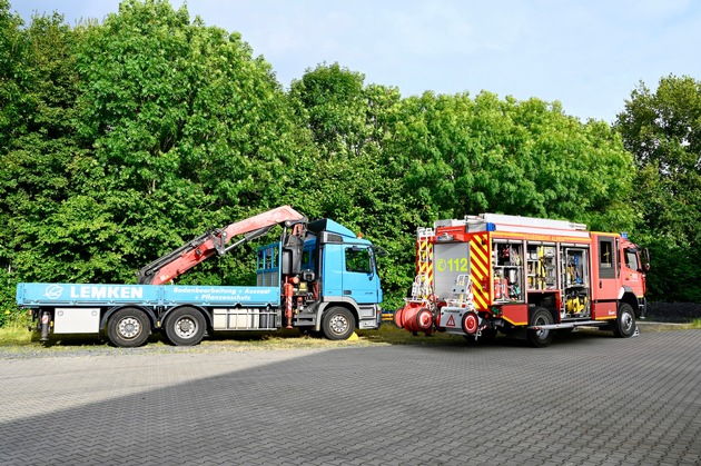 FW Alpen: Freiwillige Feuerwehr Alpen trainiert Technische Hilfeleistung beim Landtechnikhersteller LEMKEN