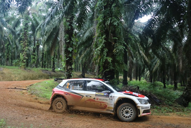 APRC-Finale in Indien: Lokalheld Gill und SKODA werden als Champions gefeiert (FOTO)