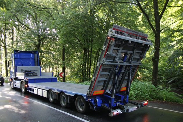 POL-RBK: Overath - Sattelzug kollidiert mit Transporter - Zwei Personen verletzt