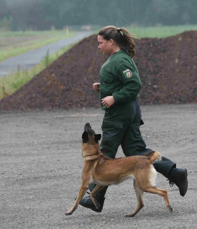 POL-REK: Diensthundeführer und Polizeidiensthunde sind fit