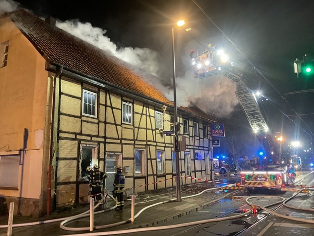 FW-DO: Brand in Dortmund Asseln / Brand in einem Fachwerkhaus