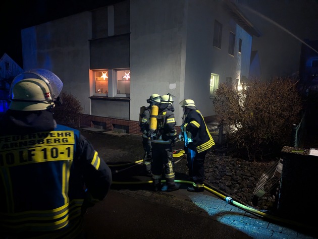 FW-AR: Wohnung nach Küchenbrand nicht mehr bewohnbar