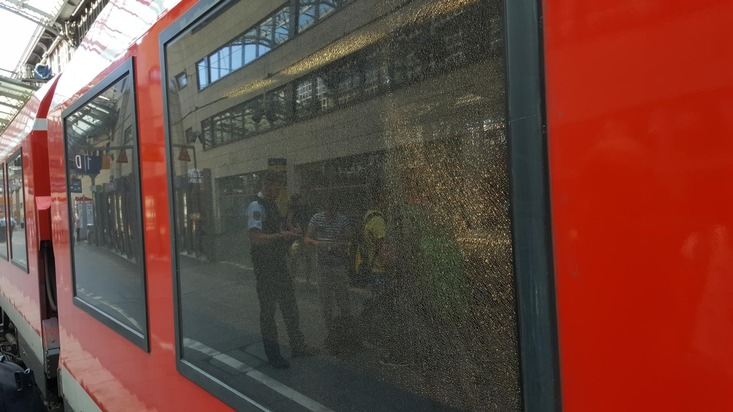 BPOL NRW: Schüsse auf Regionalbahn - Bundespolizei sucht nach Zeugen