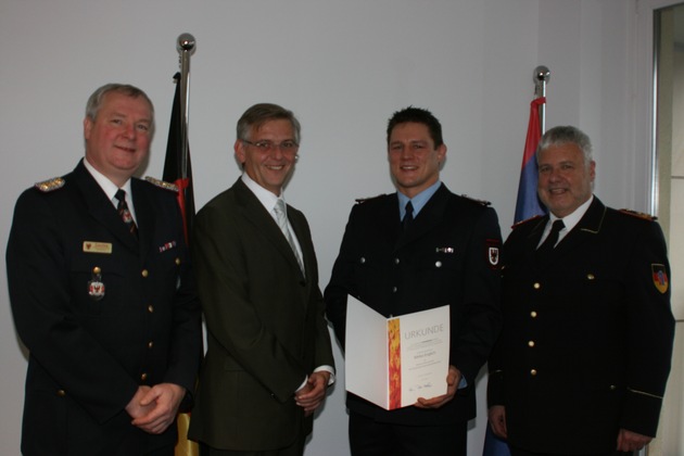 Feuerwehr-Förderung ermöglichte Olympiamedaille / Ringer Mirko Englich geehrt / Ausbildung an Brandenburger Feuerwehrschule