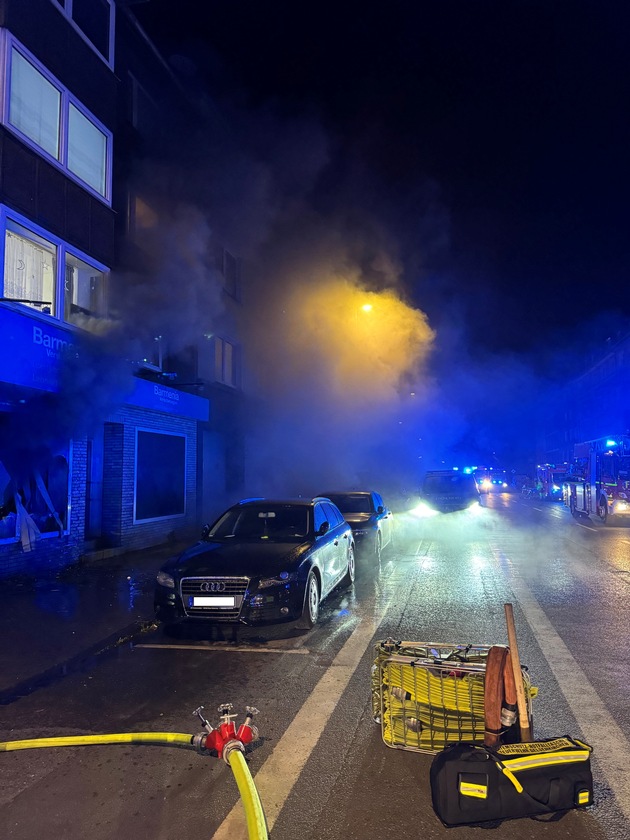 FW-GE: Zimmerbrand in einem Wohn- und Geschäftshaus in Schalke
