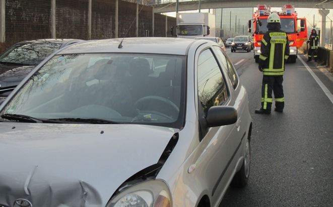 FW-MH: Verkehrsunfall auf der BAB 40 mit zwei Verletzten / Hubschraubereinsatz bei chirurgischem Notfall