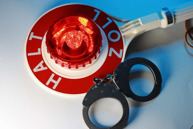 ZOLL-F: Durchsuchungen und Festnahmen wegen des Verdachts des bandenmäßigen Handeltreibens mit Betäubungsmitteln und Cannabis in großem Umfang