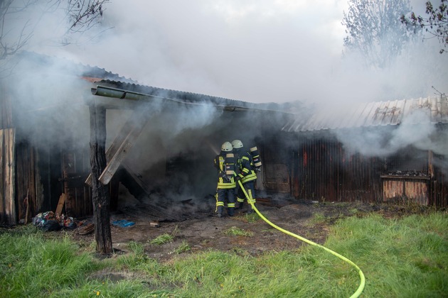 FW-OE: Scheune fällt Feuer zum Opfer