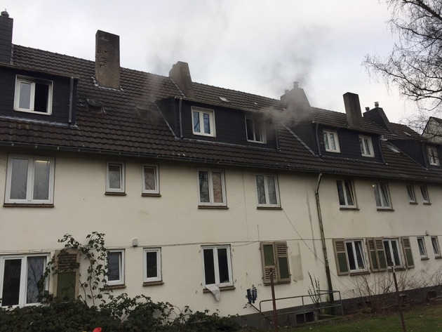 FW-HAAN: Brand in einer städtischen Unterkunft an der Dellerstraße