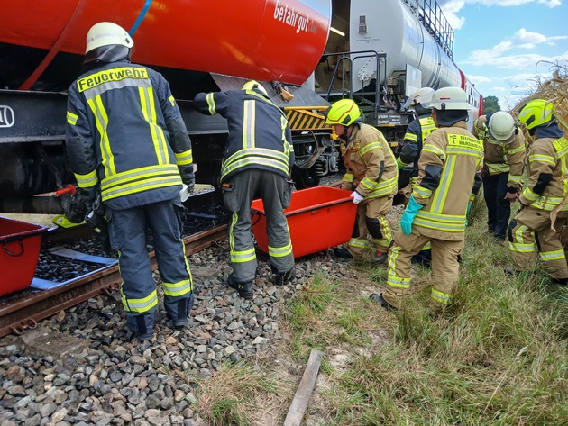 FW-OLL: Übung der Umweltschutzbereitschaft im Landkreis Oldenburg: Ausbildungszug der Deutschen Bahn machte Station in Garrel