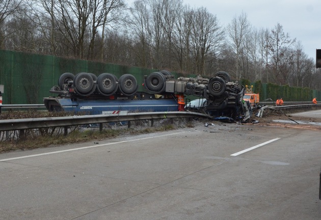 POL-CUX: Unfall auf der A27 mit Vollsperrung - weitere Informationen