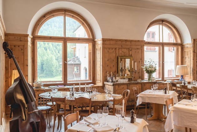 ICOMOS met à l&apos;honneur l&apos;Engadine et le Valais: L&apos;hôtel Piz Linard à Lavin est l&apos;hôtel historique et l&apos;auberge Godswärgjistubu à Albinen le restaurant historique de l&apos;année 2018