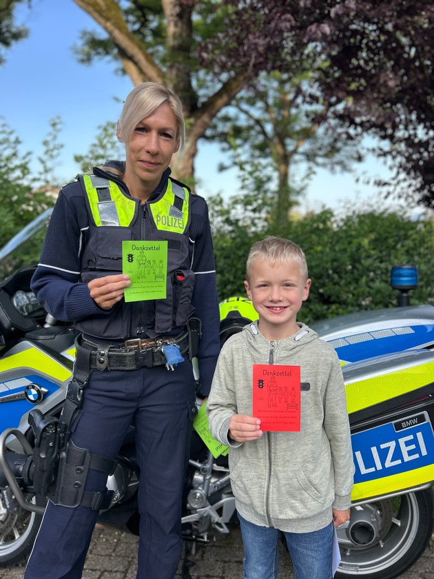 POL-ME: Denk- oder Dankzettel - Grundschulkinder kontrollieren Geschwindigkeit - 2506047
